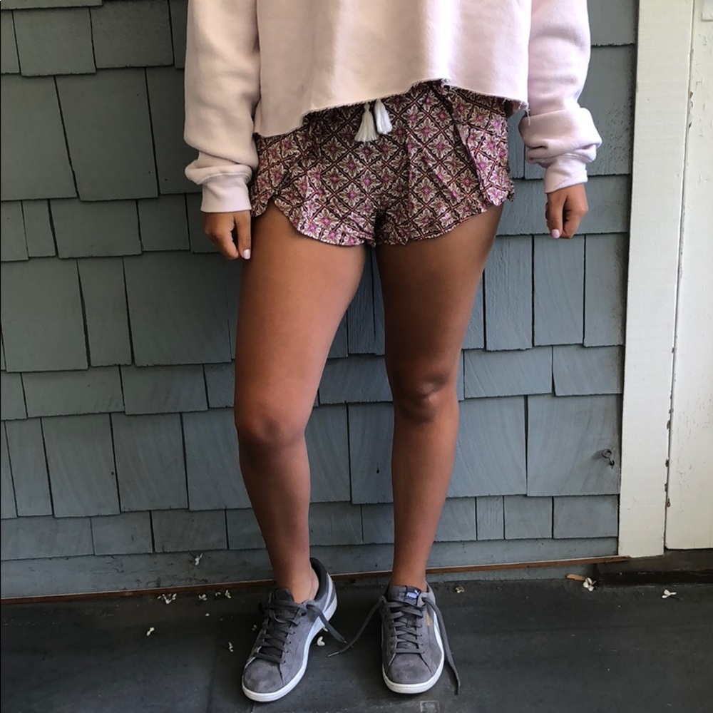 Flowy, Floral printed shorts!!